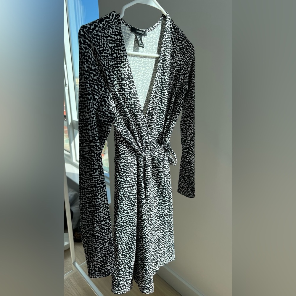 Printed black and white dress